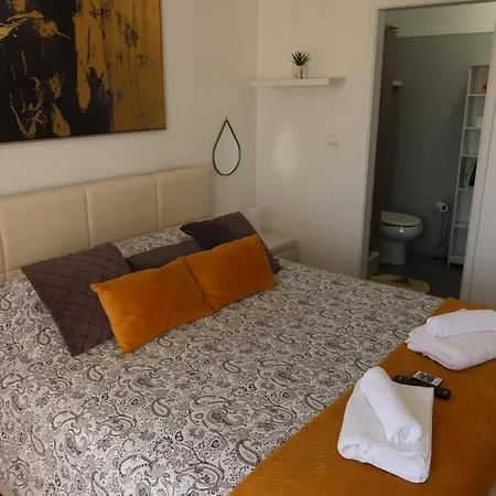 Airport Apartment *
